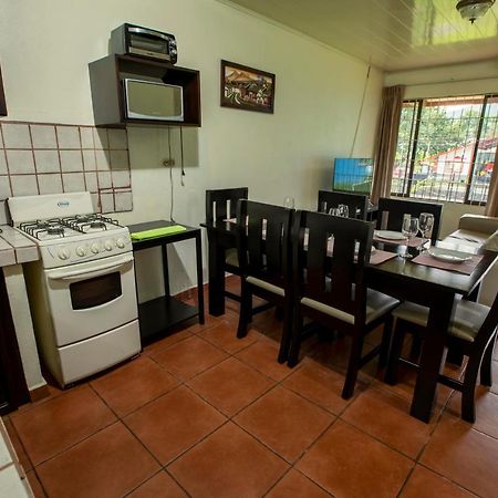 Condo'S Vista Al Volcan ラ・フォルトゥナ エクステリア 写真