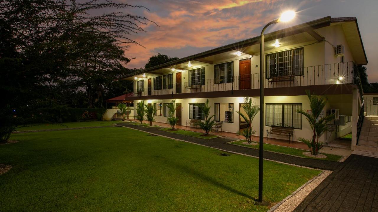 Condo'S Vista Al Volcan ラ・フォルトゥナ エクステリア 写真